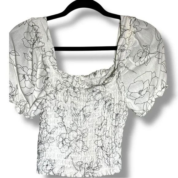 Monteau Los Angles White & Black Floral Line Pattern Puff Sleeves Smocked Blouse - Picture 10 of 16